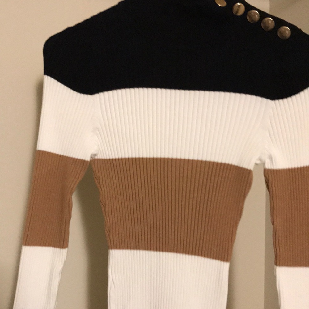 Sweaters - Picture 2 of 3